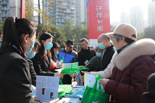 幸福守望者·酒麒麟反电诈 | 江阳法院进公园、商圈，开展反电诈普法宣传活动(图15)
