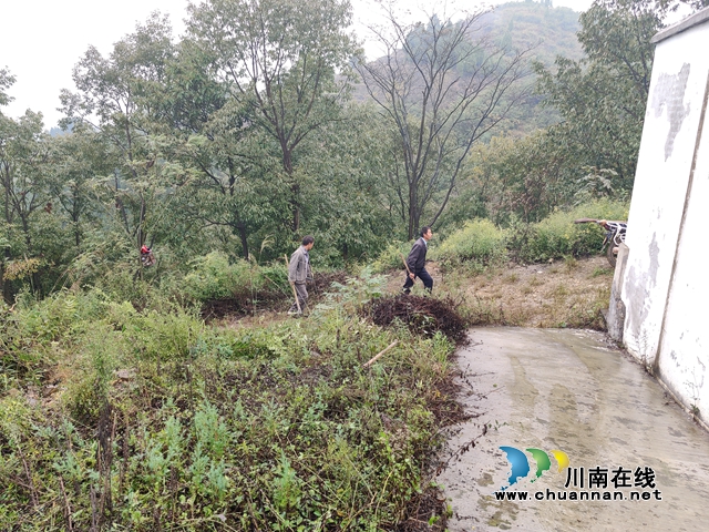 古蔺县马蹄镇：泉水涌上云端，苗寨喝上平价水(图2)