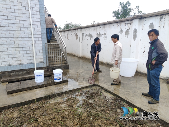 古蔺县马蹄镇：泉水涌上云端，苗寨喝上平价水(图4)