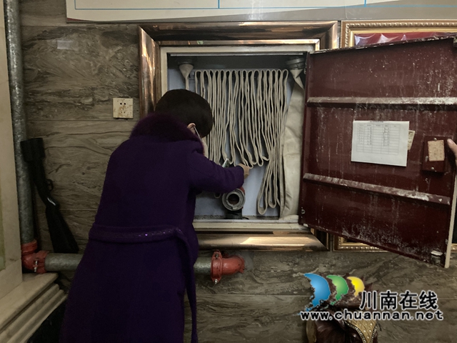 江阳区北城街道报恩塔社区开展娱乐场所消防安全专项检查(图2)