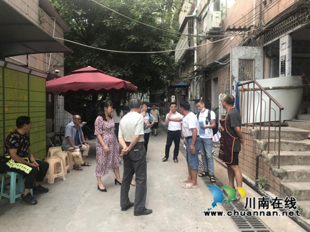 江阳区北城街道东门口社区：聆听群众心声，扎实开展旧城改造工作(图2)