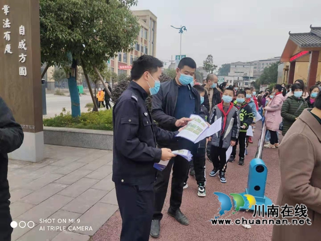 泸县云龙镇：禁毒宣传全方位，防毒知识入民心(图2)