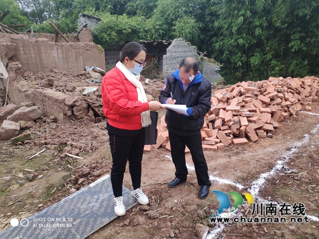 泸县云龙镇：走访慰问困难户，真情帮扶暖人心(图1)