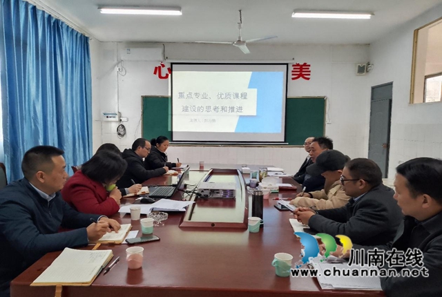 四川三河职业学院：校长深入基层调研指导，扎实推进重点专业建设(图2)