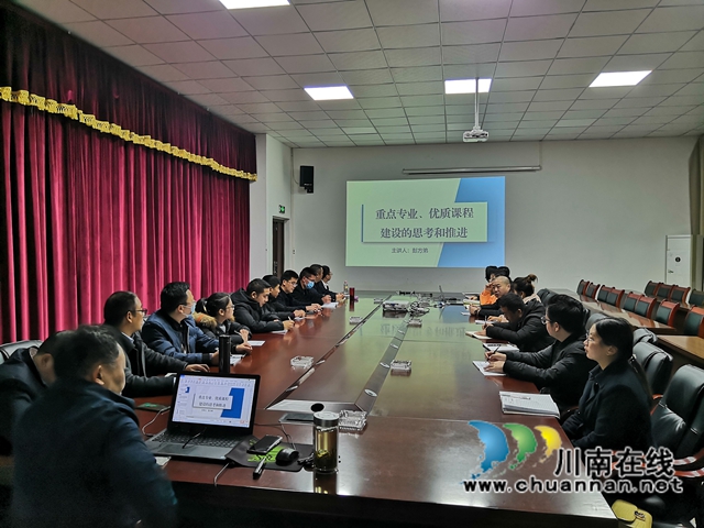 四川三河职业学院：校长深入基层调研指导，扎实推进重点专业建设(图1)