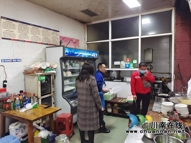 泸县百和镇：拧紧冬季燃气“安全阀”(图1)