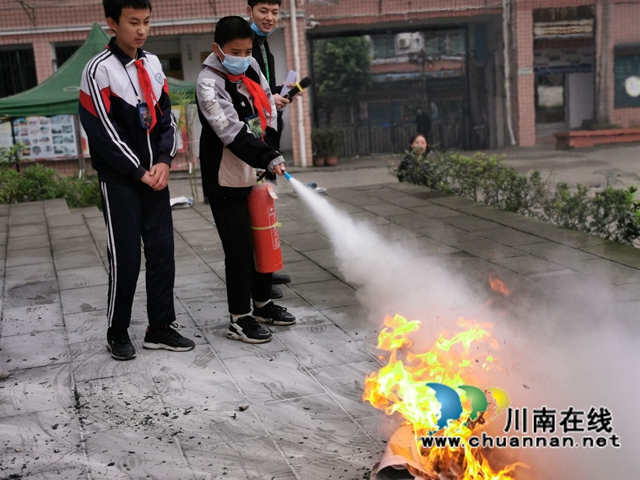 泸县百和镇百和中心小学校开展消防应急疏散演练活动(图1)