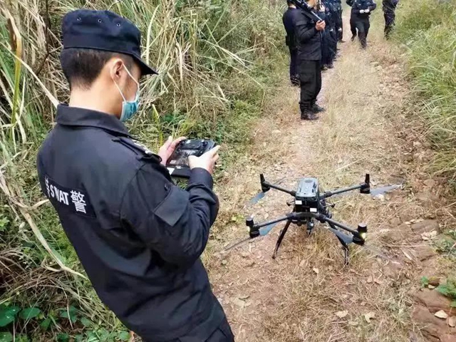 搜山!600斤“巨兽”伤人,内江警方合围击毙(图3) 搜山!600斤“巨兽”伤人,内江警方合围击毙(图3)