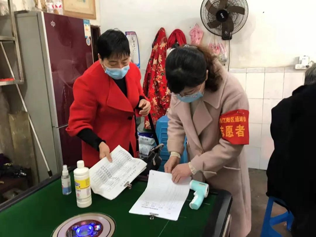江阳法院干警下沉通滩社区协助开展疫情防控(图4)