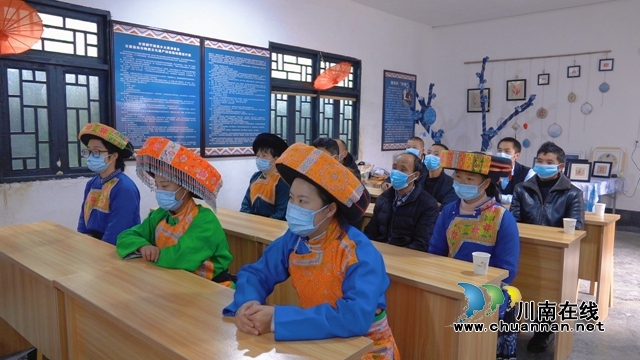 古蔺：学百年党史，传苗族非遗！让蓝色蜡染“红”起来……(图2)
