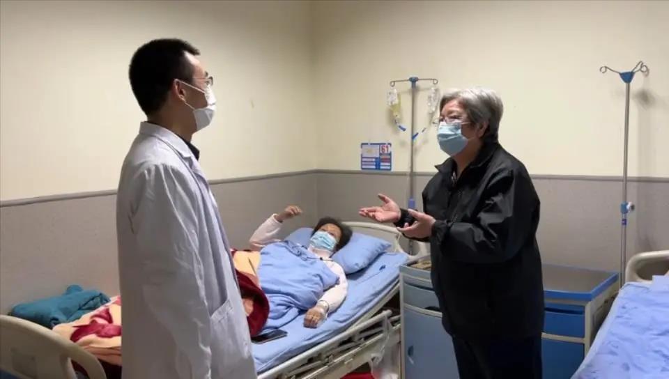 非要请医护吃饭的上海阿姨，又送来了这个……(图2)