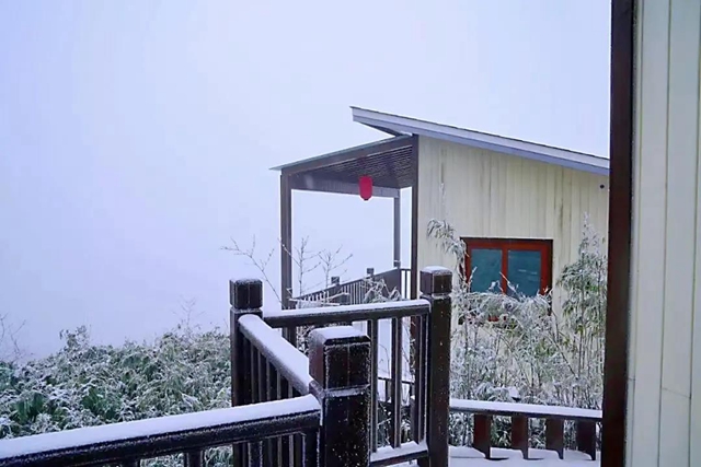 美如童话世界，“泸州之巅”雪花飘(图2)