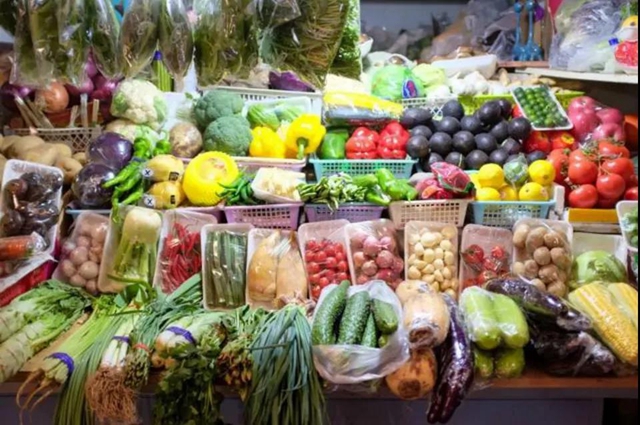 10月泸州猪肉价格同比“腰斩”(图1)