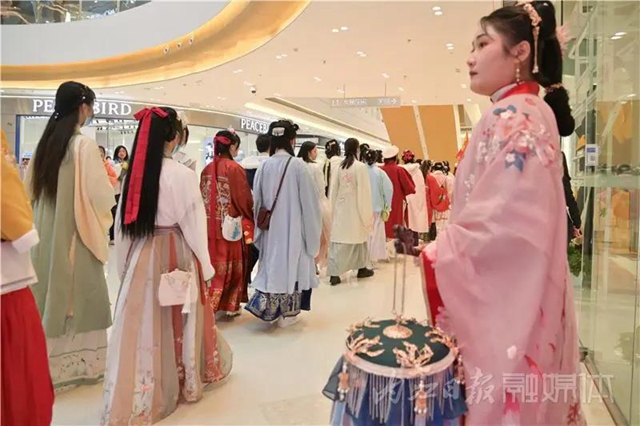 穿越千年！上百内江人在这里“梦回汉朝”(图1)