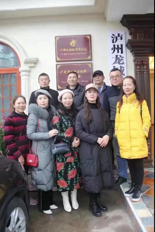 泸州市民俗文化研究会为龙城红葡萄酒庄授牌(图4)