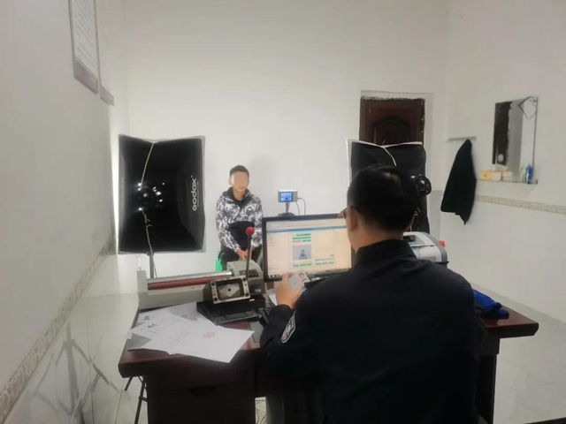 暖心！古蔺民警上门为百岁老人办理身份证(图5)