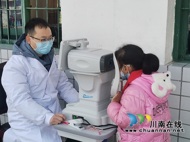 中国侨联“侨爱心 乡村学生眼视光工程”公益活动走进古蔺(图5)