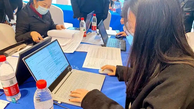 近千硕士投来电子简历!泸州举办首次急需紧缺人才“空中招聘会”(图3) 近千硕士投来电子简历!泸州举办首次急需紧缺人才“空中招聘会”(图3)