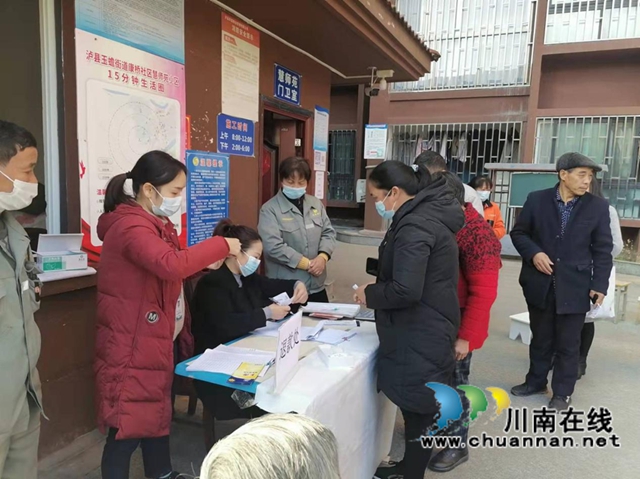 10个小区物业巧立名目乱收费，泸县住建局：退！