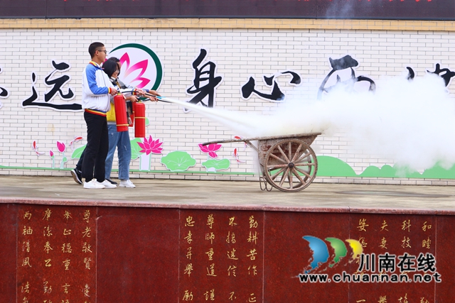 泸县百和中学开展消防应急疏散演练活动(图4)