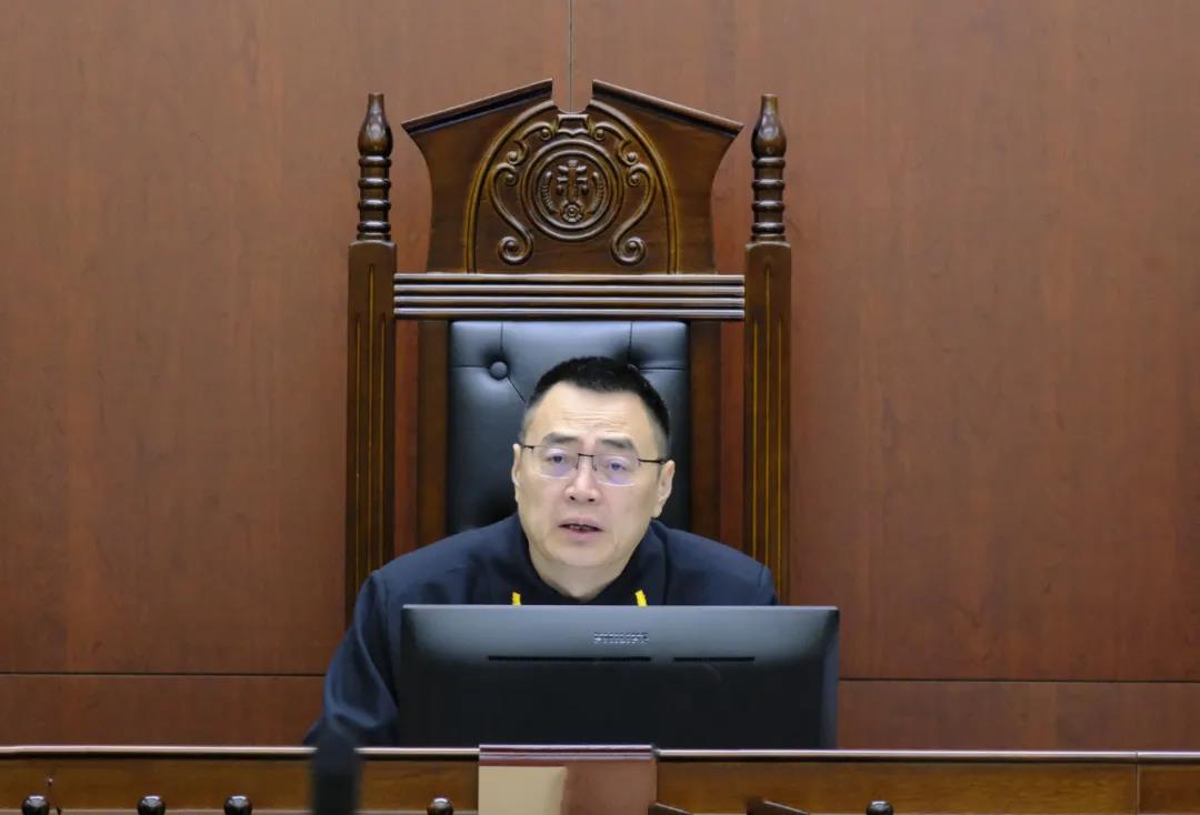 泸州市法检“两长”同庭履职,性侵留守儿童被告人一审被判处无期徒刑(图2) 泸州市法检“两长”同庭履职,性侵留守儿童被告人一审被判处无期徒刑(图2)