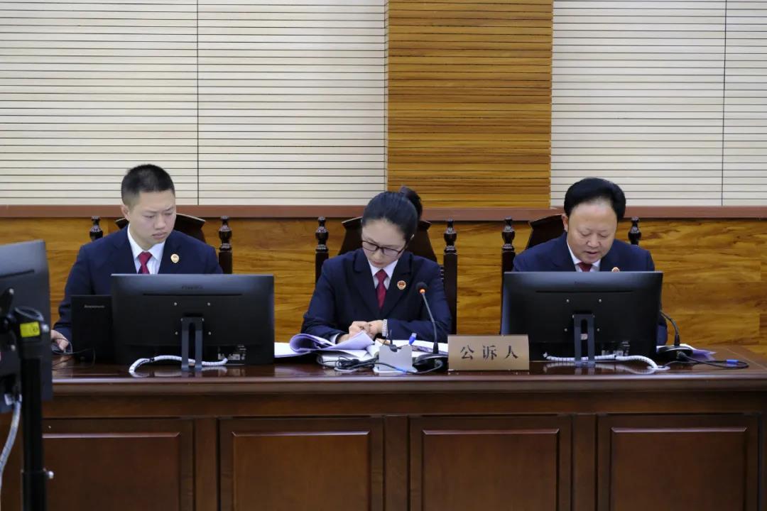 泸州市法检“两长”同庭履职,性侵留守儿童被告人一审被判处无期徒刑(图3) 泸州市法检“两长”同庭履职,性侵留守儿童被告人一审被判处无期徒刑(图3)