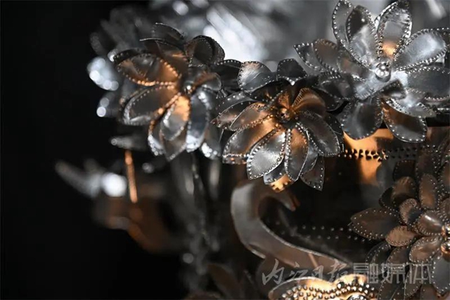 完美复刻，叹为观止！内江学生用易拉罐制作“苗银”头冠(图13)