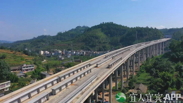 宜彝高速四川段主体工程全线贯通(图1)