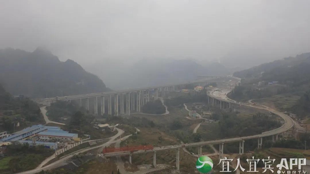 宜彝高速四川段主体工程全线贯通(图3)