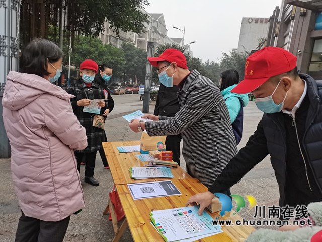 泸州市国土资源执法监察支队党支部开展垃圾分类宣传主题党日活动(图1)