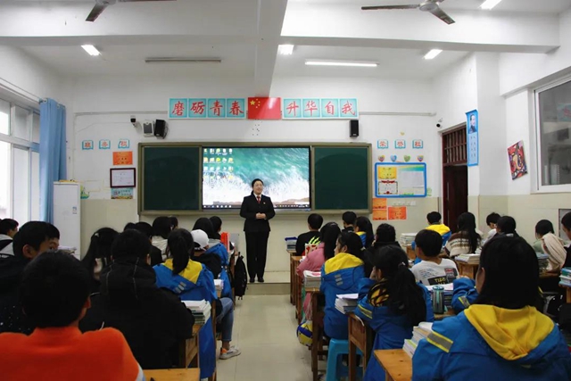 对毒品、校园欺凌说不！江阳法院酒麒麟普法志愿者送法进校园(图1)