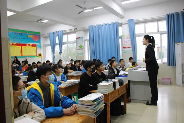 对毒品、校园欺凌说不！江阳法院酒麒麟普法志愿者送法进校园(图3)