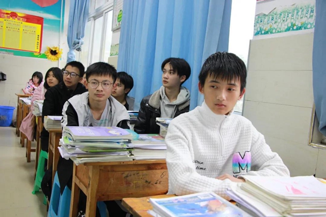 对毒品、校园欺凌说不！江阳法院酒麒麟普法志愿者送法进校园(图14)