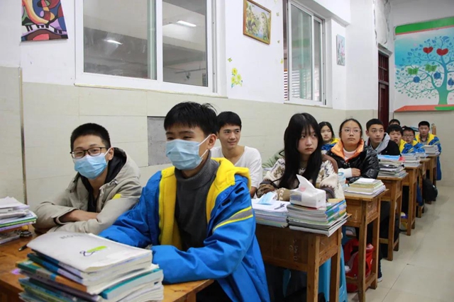 对毒品、校园欺凌说不！江阳法院酒麒麟普法志愿者送法进校园(图13)