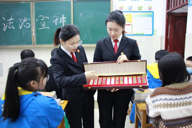 对毒品、校园欺凌说不！江阳法院酒麒麟普法志愿者送法进校园(图8)