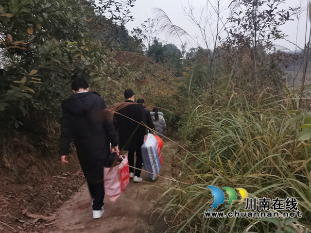 泸县百和镇：关怀困难学生，传递温暖力量(图1)