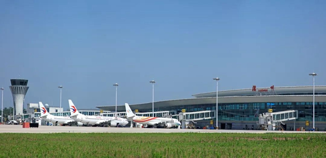 年旅客吞吐量突破200万！泸州云龙机场迈入全国中型机场行列(图1)