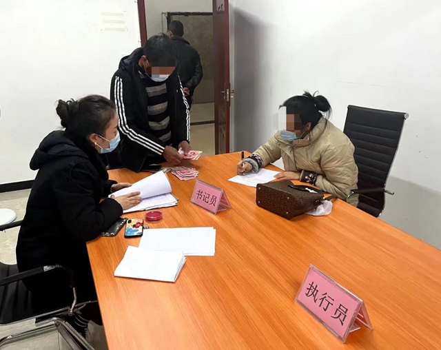 感受公平正义｜抗美援朝烈士遗属收到迟到9年的执行案款(图3)