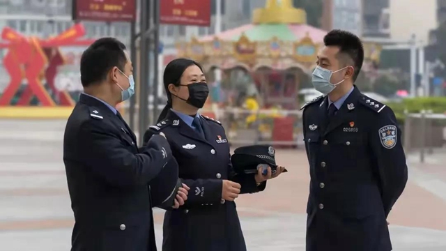 泸州玉带河派出所所长廖艳获评2021年全国最美家庭(图4)