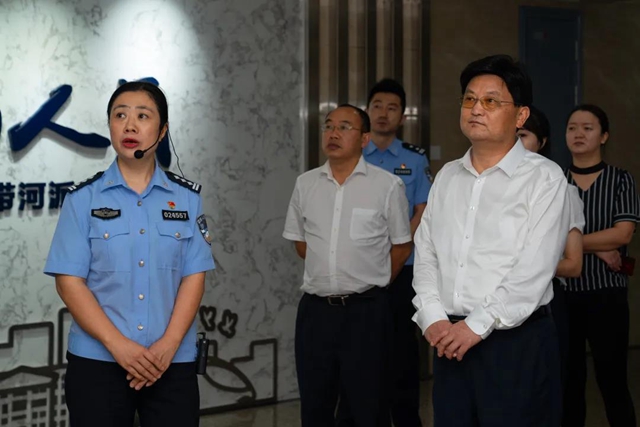 泸州玉带河派出所所长廖艳获评2021年全国最美家庭(图5)