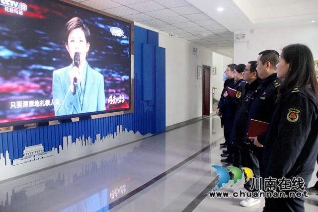 泸县综合行政执法局集中收看“最美公务员”先进事迹发布仪式(图3)