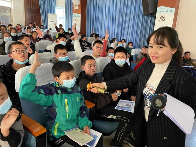 泸州十八中特邀龙马潭区莲花池街道派出所副所长罗庆东作法治讲座(图7)