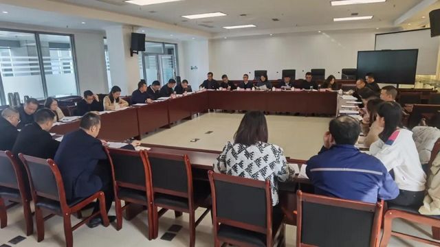 泸州航空航天产业园区党工委中心组学习（扩大）会专题学习贯彻党的十九届六中全会和泸州市第九次党代会精神(图1)