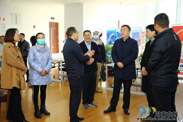 赵宇光一行莅临泸州高新区开展新阶实践创新基地评审验收(图2) 赵宇光一行莅临泸州高新区开展新阶实践创新基地评审验收(图2)