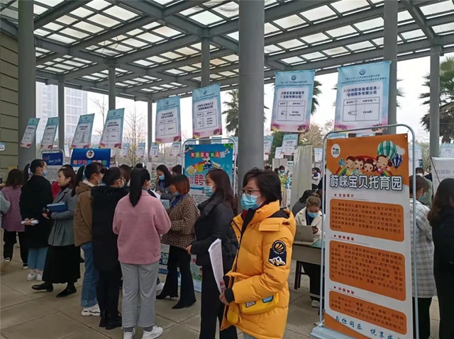2700余人达成初步就业意向!内江这场大型双选会相当及时(图5) 2700余人达成初步就业意向!内江这场大型双选会相当及时(图5)