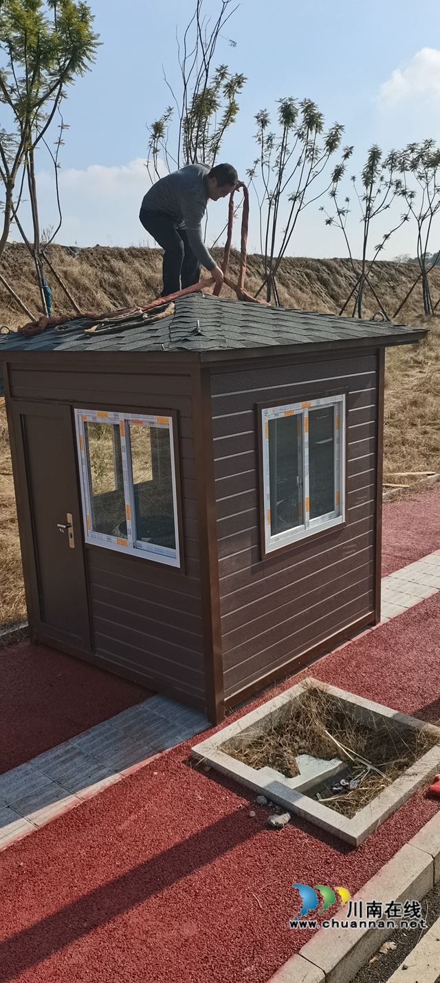 泸县云龙镇：安装环卫休息亭，关爱环卫工人(图1)