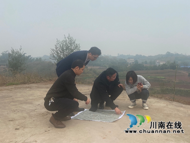 泸县东翼“一廊一带”策划组到百和镇调研产业发展情况(图2)