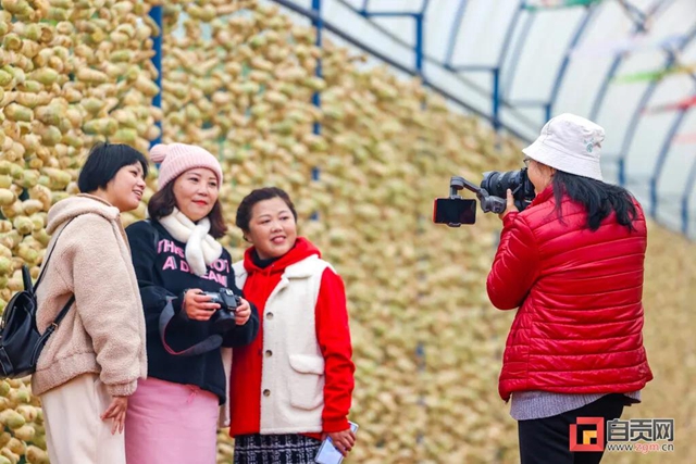 厉害了!自贡这条网红长廊销售产值预计近2亿(图6) 厉害了!自贡这条网红长廊销售产值预计近2亿(图6)