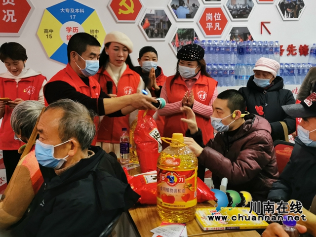 泸县残联开展残疾人“文化进家庭‘五个一’”活动(图4) 泸县残联开展残疾人“文化进家庭‘五个一’”活动(图4)