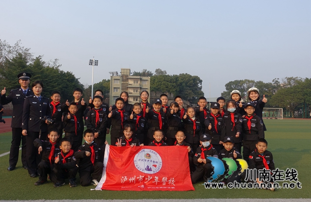 泸州:走进川警院,少年警校学员学当小交警(图3) 泸州:走进川警院,少年警校学员学当小交警(图3)